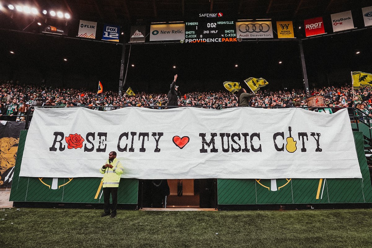 🌹City 🤝 🎸 City

#NGUOY #NashvilleStrong