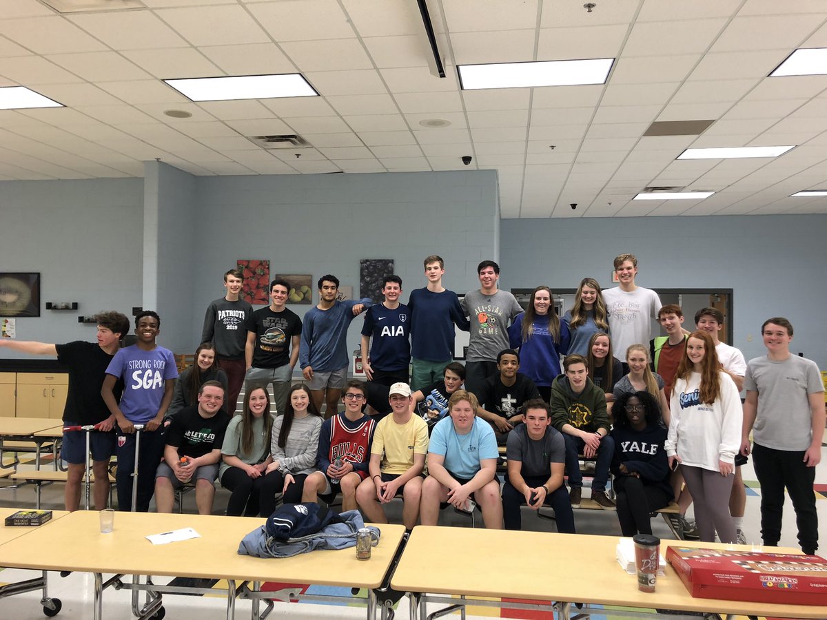 strongrocka's tweet photo. Senior Lock-in 2020 was perfect. Great group of young adults impacting each other. Class of 2020 #urock https://t.co/7ZuRShPEL4