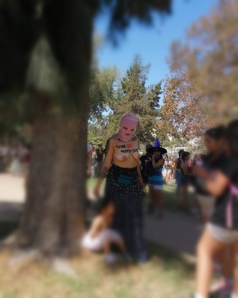 Clara vulneración a los derechos de esta niña..  Esto es más de lo que debemos aceptar..  no  podemos permitir que les quiten la infancia a los niños de 🇨🇱..

<a href="/pcastilloo/">Patricia🌻❣️🇨🇱</a> <a href="/NoMAS_ASI_CHILE/">Fundación No+AbusoSexualInfant</a> <a href="/lucyanaah/">Lucy Ana Avilés de/junto/con Walton Hernandez</a> <a href="/bohn_ingrid/">Ingrid Bohn</a> <a href="/Sonjitarockstar/">Sonja del Río Becker 👮💚👮</a> <a href="/CarolCBown/">Carol Bown</a> <a href="/psantolaya/">paula santolaya</a> <a href="/cfelmerv/">Christel Felmer 🖐 💙🇨🇱</a>