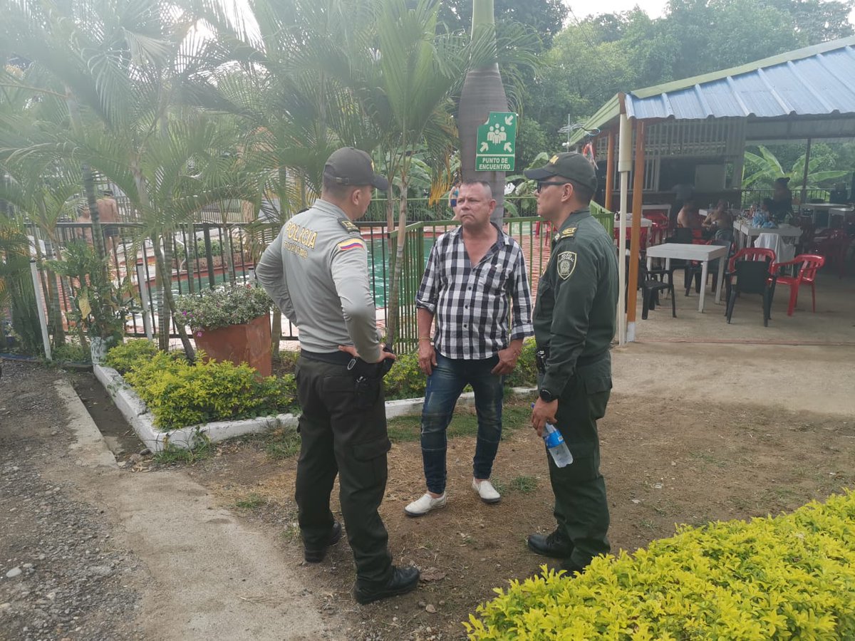 PoliciaNeiva's tweet photo. En el #Domingo conocedores de las actividades familiares de nuestros ciudadanos, con el grupo de Protección al Turismo y Patrimonio Nacional de la #PoliciaMetropolitanadeNeiva Realizamos actividades preventivas.
#SomosUnoSomosTodos https://t.co/WMxmESYOXq