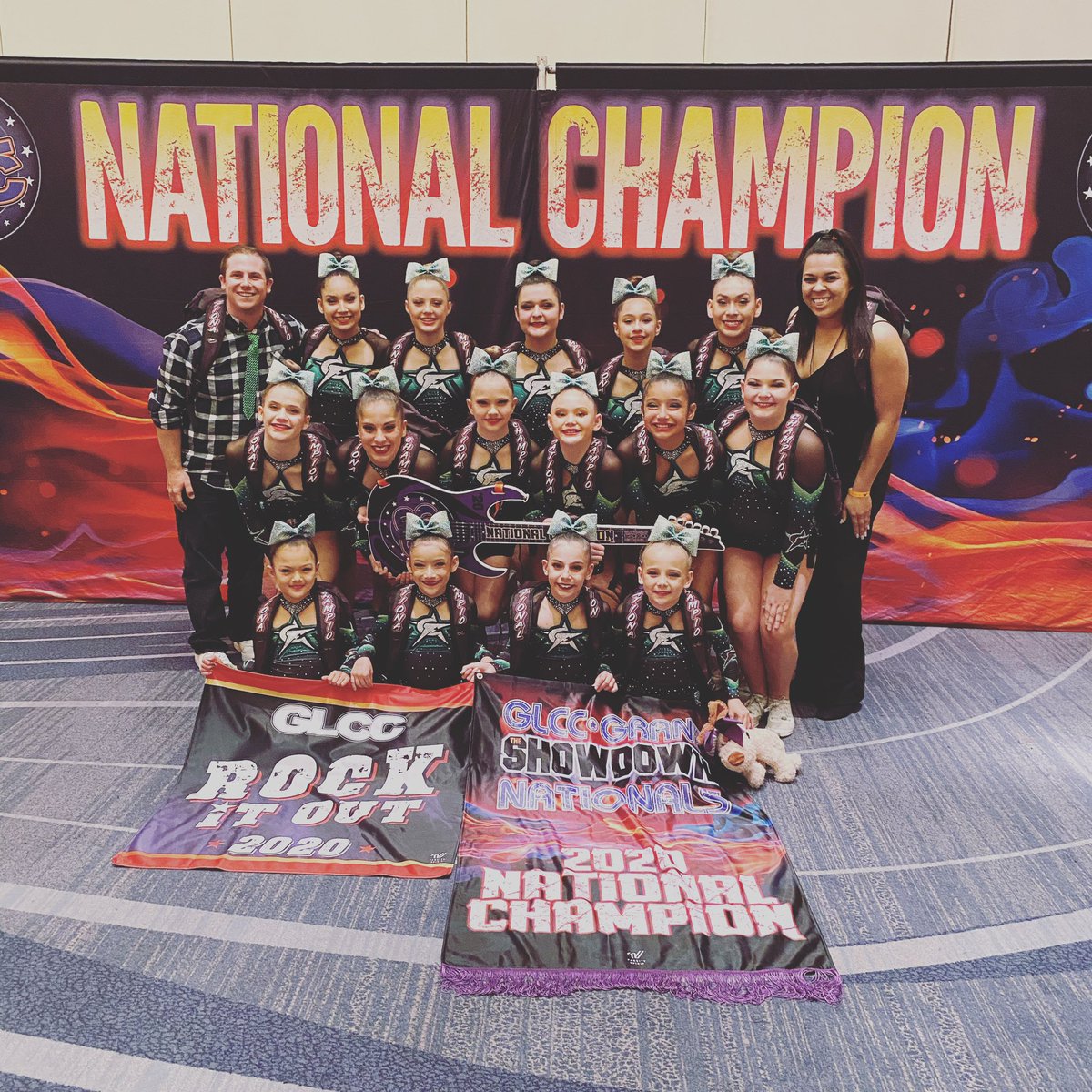 CheerForceOC's tweet image. Congratulations to Fury! Your Small Jr 2 National Champs and Rock It Out Award Winners! These little champs hit zero today and had a score of 98.5!🤩 We are so proud of you!💚 #onenationundergreen #greengang