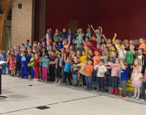 Franklin27030's tweet photo. "The Day The Crayons Quit" was the theme of our K/1 PTO performance. Our students did a great job! Thank you to music teacher Amey King for leading our PTO programs! #SCSed #Promise4ALL https://t.co/L2AYNs4tre