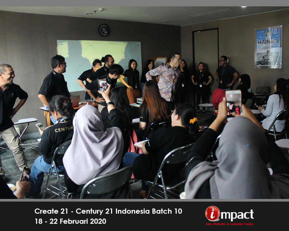 RickyBoenardy's tweet photo. Semangat Pagi
Training Create 21 - Century 21 Indonesia batch 10.
Terima kasih kepada tim Century 21 Indonesia atas kerjasamanya selama pelatihan berlangsung.
#impacttraining #fototraining #training #consulting #internalmediation #motivation https://t.co/KdX3HPOqQ5