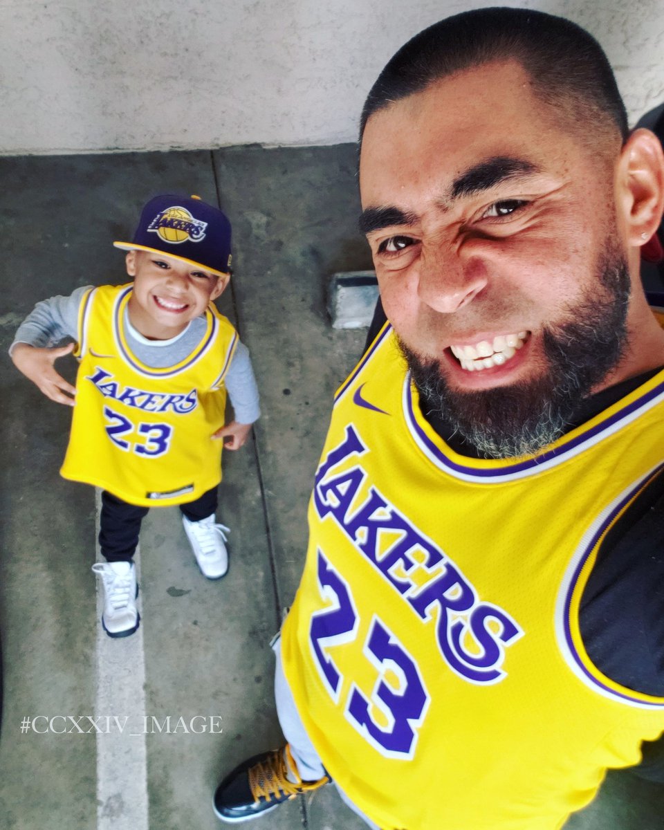 2wo2wentyfo4r's tweet photo. Me and #MyBoogie are on the same #Vibes. 😎😎🤙🙌✊💯 #LakeshowOnMines 
 #LakeShowLouieJr @Lakers  #MeAndMyBoogie #MyBestBuddy #JustThe2OfU #ProudDad #OnlyParentsUnderstand https://t.co/owQCQUwCLF