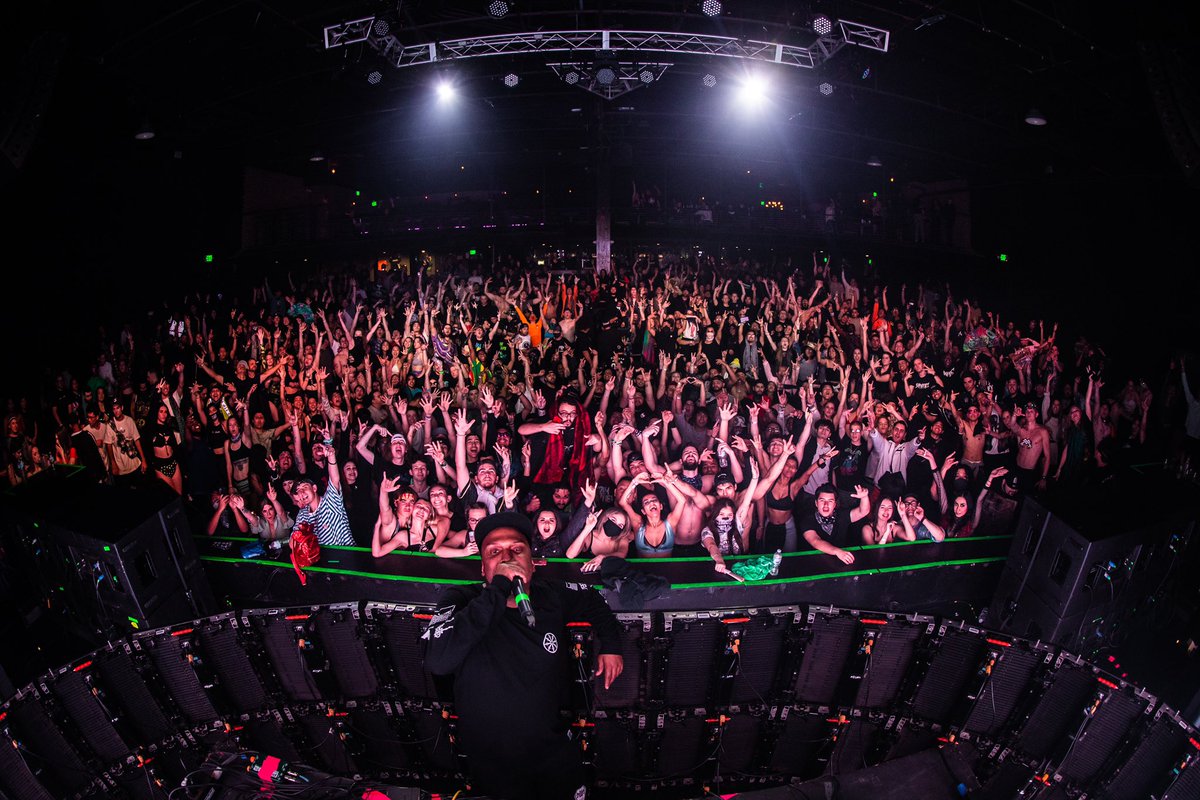 12thplanet's tweet photo. THX 2 MY OC SQUAD! We Kicked off the first night of the tour with a SOLD OUT @observatoryoc 🙏 Next up, @exchangela & @45eastpdx 🤯 #swamplextour #swamplex #swamplexnextleveltour
🎟: https://t.co/JsJOr6gOg7
📸 @alexvarsaphoto https://t.co/FnQdGEry5s