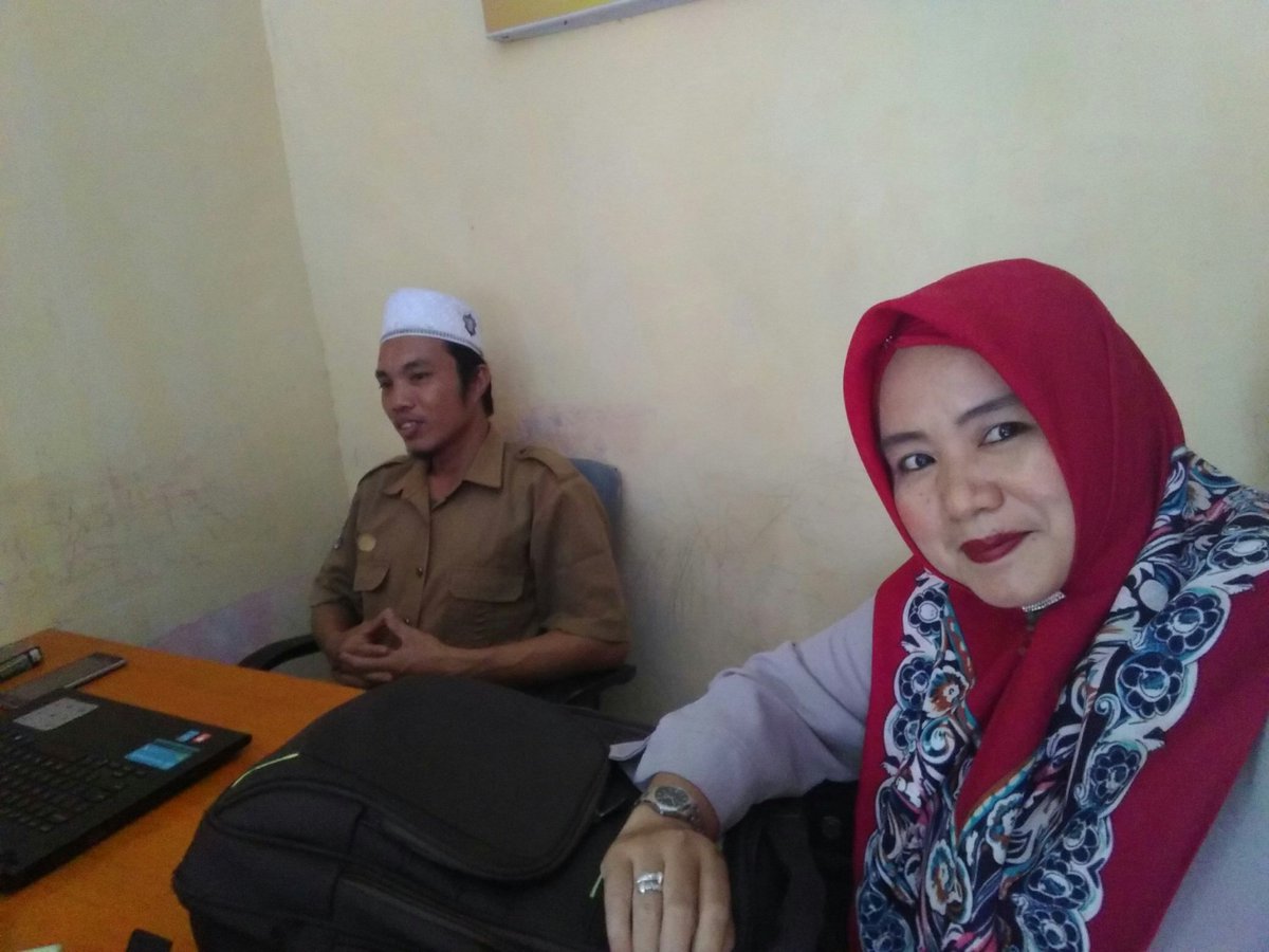 RAfrijon's tweet photo. Koordinasi bersama SekDes dan Kesra tentang perencanaan teknis pekerjaan kegiatan pembangunan 
Di Desa Teluk Melintang. https://t.co/ThLLZGljAz