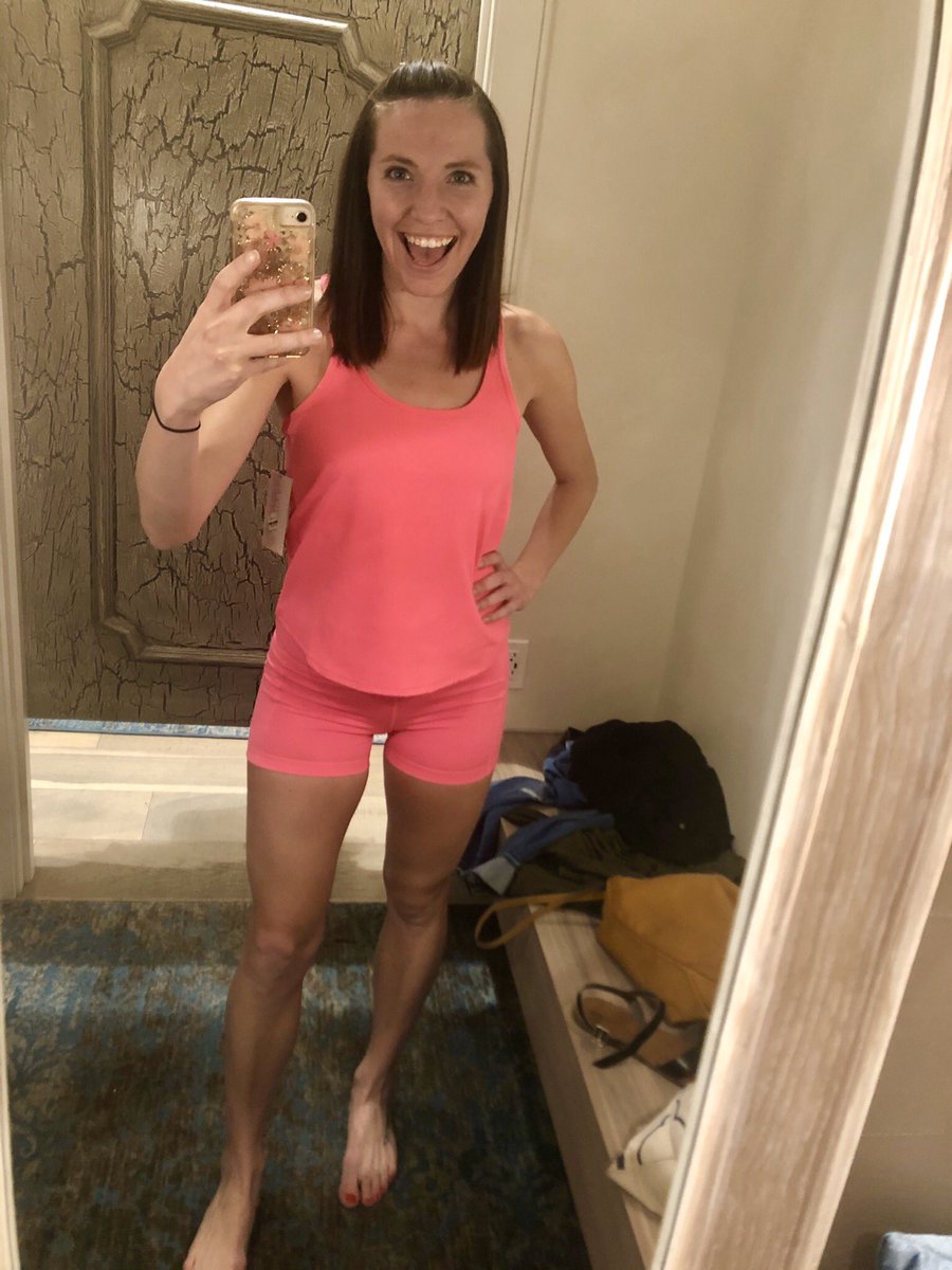 rjanson10's tweet photo. Almost forgot I went shopping tipsy last night and tried on this hot pink workout spandex combo.. better believe I got it 🤪👊🏼 #hothothot #pinkpower #soflashy https://t.co/z2UI7j63dQ