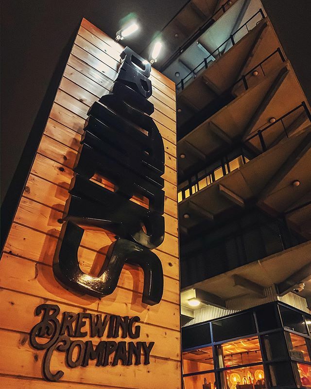 CraftbeerNY's tweet photo. Now THAT’S a sign we’ll follow! #craftbeerny https://t.co/RRZ5vgYMGJ https://t.co/2isgeCuflV