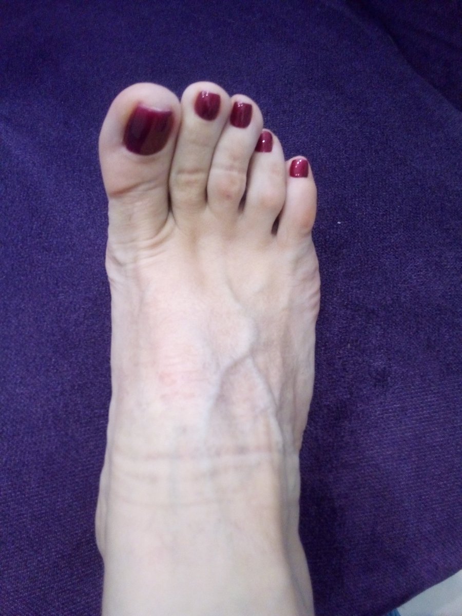 MsNatalia2's tweet photo. when I wear socks and shoes all day, you can imagine how my feet and toes smell....#maturefeet #tiredfeet #smellyfeet #footfetish #prettytoes #footfetishnation #footworship https://t.co/nncoDTrZmM