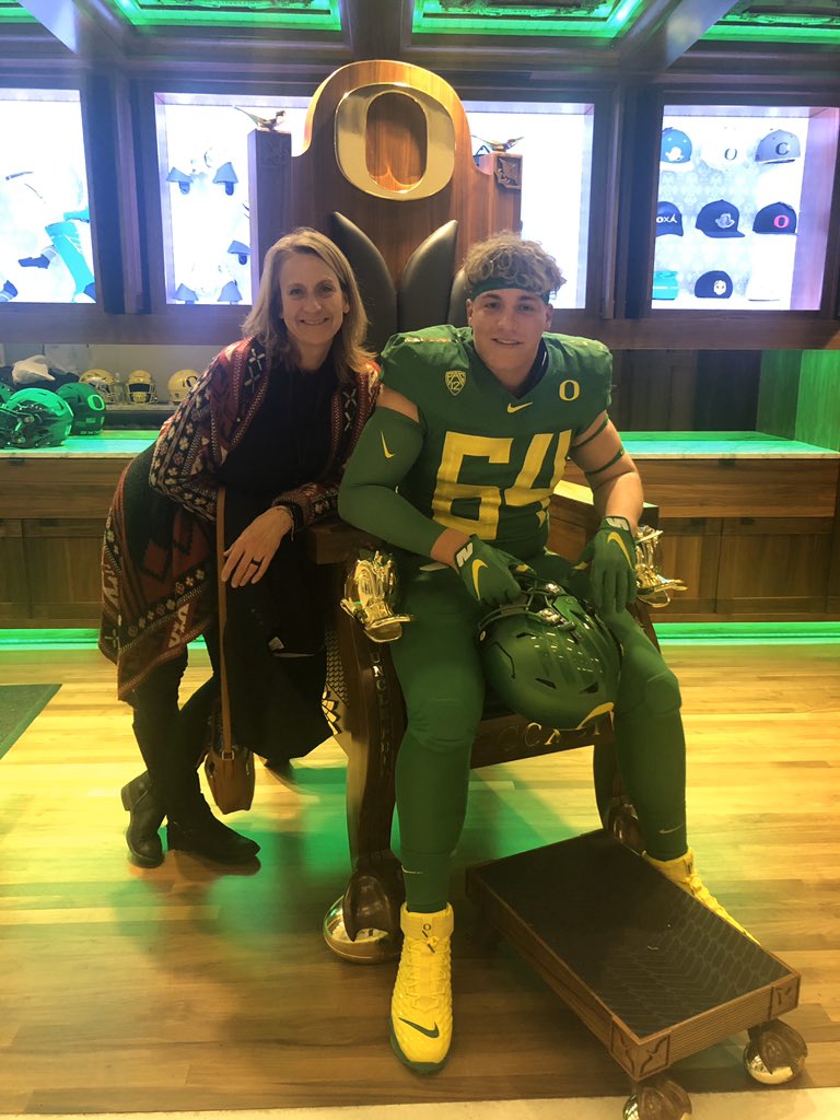 _garrettdg's tweet photo. Had a great day yesterday at Oregon’s Junior day!! Thank you to the whole coaching staff for having me up!! I had a great time @coach_cristobal @CoachMirabal @CoachKWils @CoachJsalavea @CMaholchic @Rantle1784 @FTGU_760 https://t.co/ouAl0kI7IO