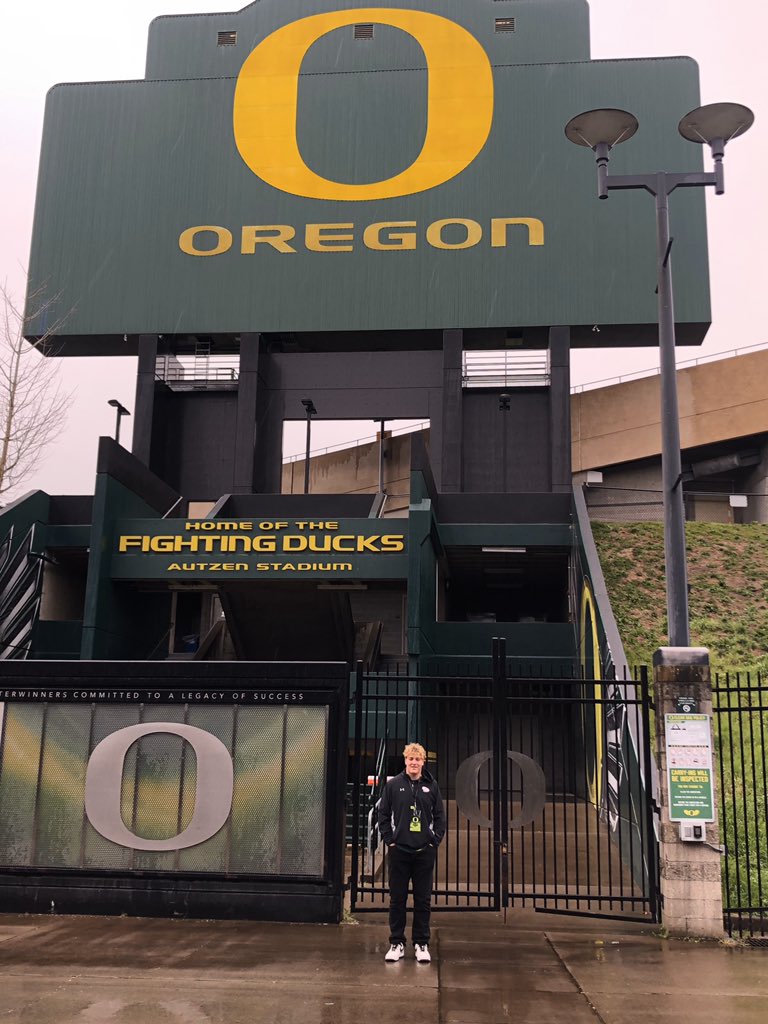 _garrettdg's tweet photo. Had a great day yesterday at Oregon’s Junior day!! Thank you to the whole coaching staff for having me up!! I had a great time @coach_cristobal @CoachMirabal @CoachKWils @CoachJsalavea @CMaholchic @Rantle1784 @FTGU_760 https://t.co/ouAl0kI7IO