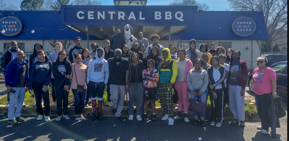 summit_school's tweet photo. Made it to @CentralBBQ for lunch! #CollegeReadiness #SHSCollegeTours #MansfieldIsd #SummitHighSchool https://t.co/eOtRRvinLd