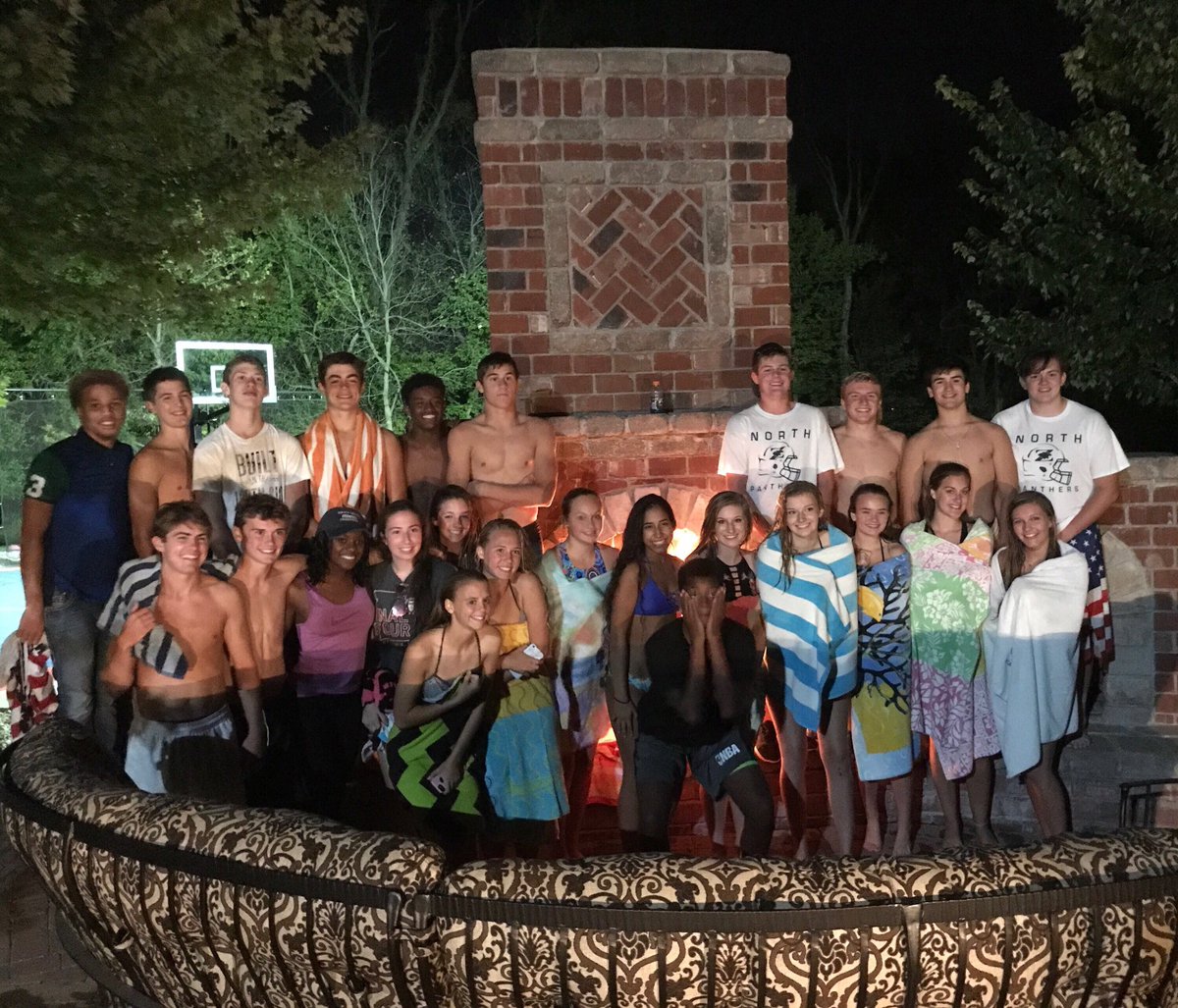 grantrapplean's tweet photo. #FZN2020seniorslideshow https://t.co/C2012dovcR
