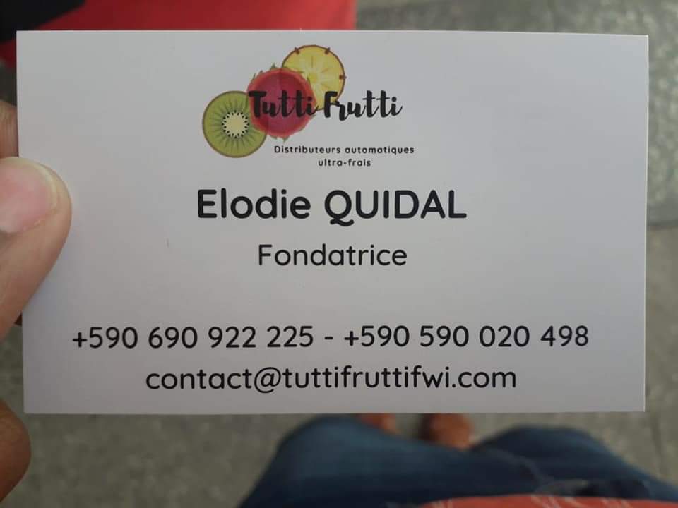 callmemadly's tweet photo. Je viens de voir qu'une gdpéenne mettait à disposition des distributeurs automatiques de produits locaux (jus, fruits frais, eau de coco, etc). Je trouve ça top. Si tu me lis 🙌🏽🙌🏽🙌🏽🙌🏽 https://t.co/ejDAlVSJFS