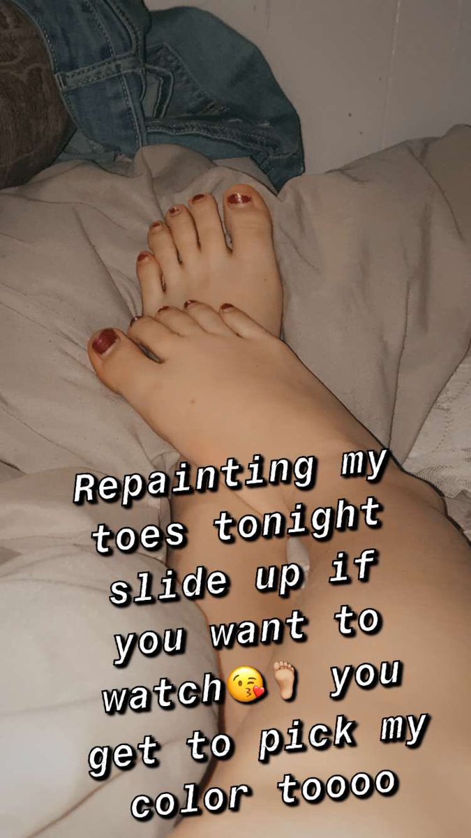 Taylor61315322's tweet photo. Dm me and buy a video or video chat to watch me paint my toes AND YOU pick the color!! #sellingnudes #buyingnudes #sellingfeet #buyingfeetcontent #paintingtoes https://t.co/8NVKSZ6r6T