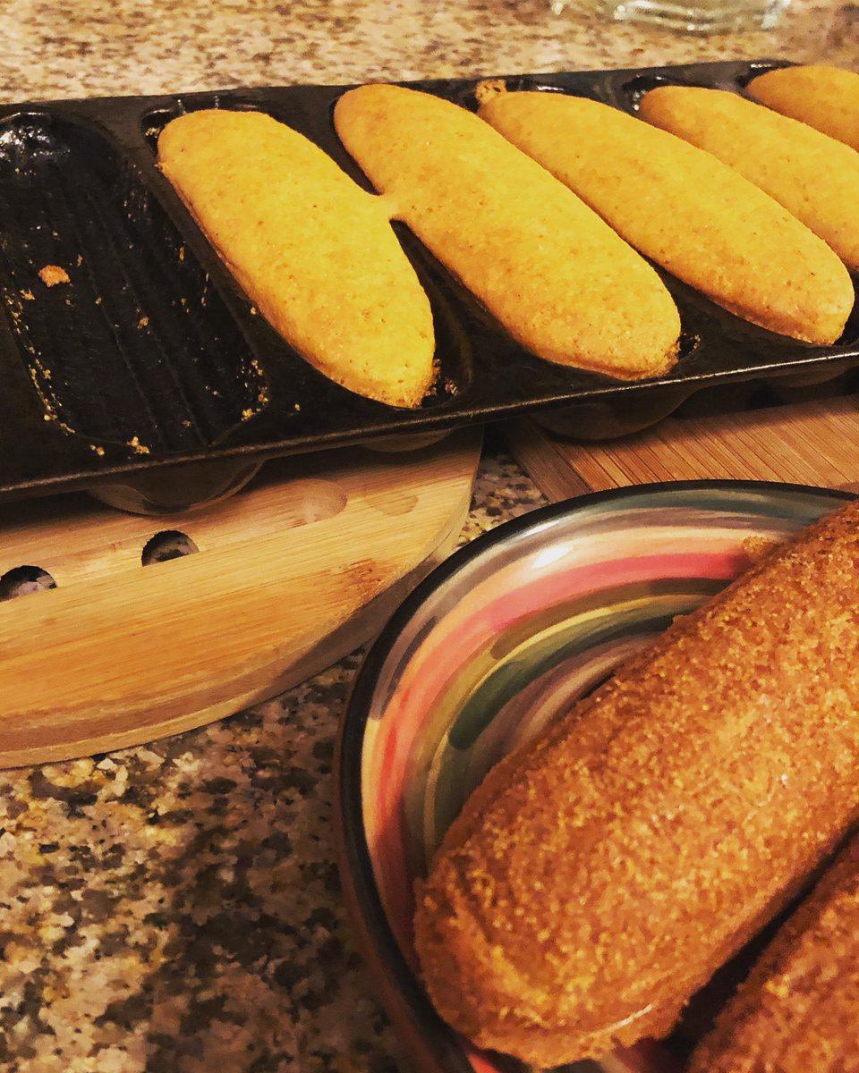 DrVSnax's tweet photo. Corn sticks for watching Children of the Corn? What other movies does this go with?? I am pleased with this cast iron cornbread pan, my parents have been holding out on me with this gem! #snaxperiments https://t.co/9gut9JKctI
