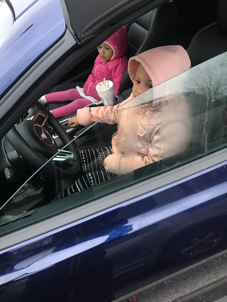 LovennnMeme's tweet photo. Fuck a FRIEND when u got THEM✅ sisters my babies 🔥 https://t.co/jQr6eZMWo0