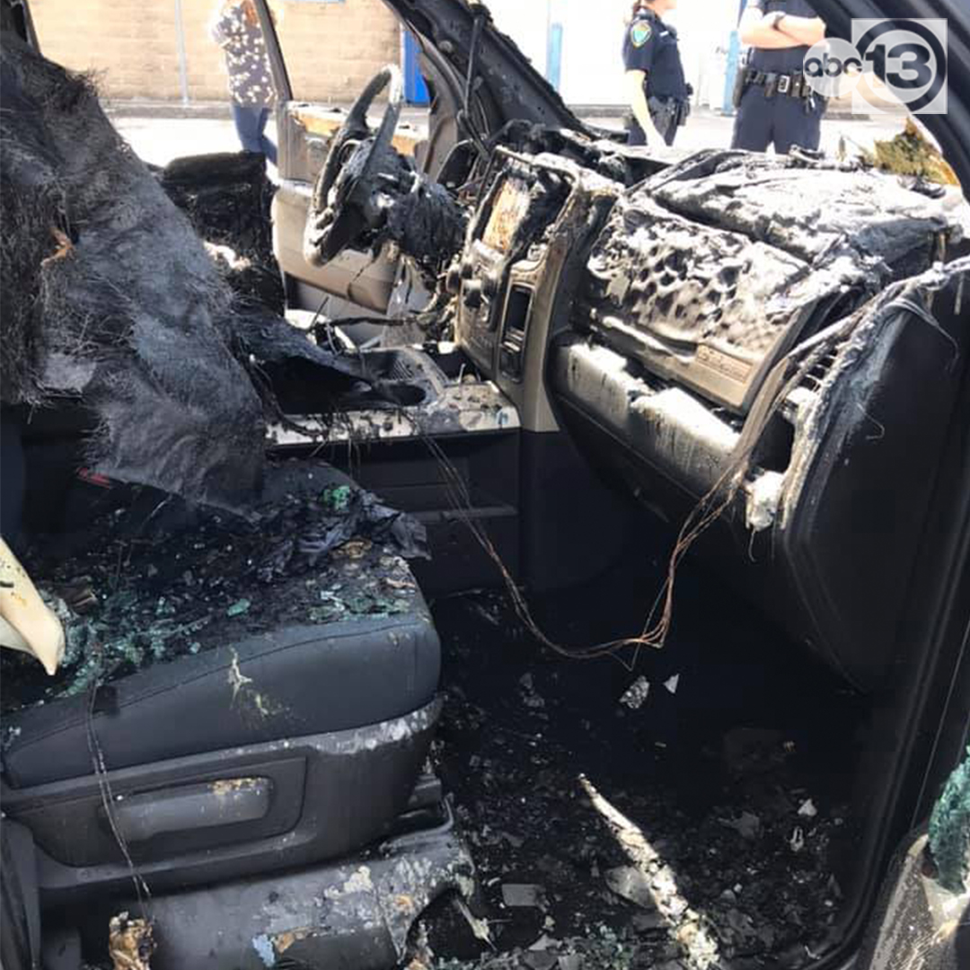abc13houston's tweet photo. "GRATEFUL TO GOD": A Deer Park woman is counting her blessings after she says she pulled her truck over when God told her to. Moments later, it was engulfed in flames, yet her Bible was practically untouched.
https://t.co/QY0In9J8sE https://t.co/la7h04uQwB