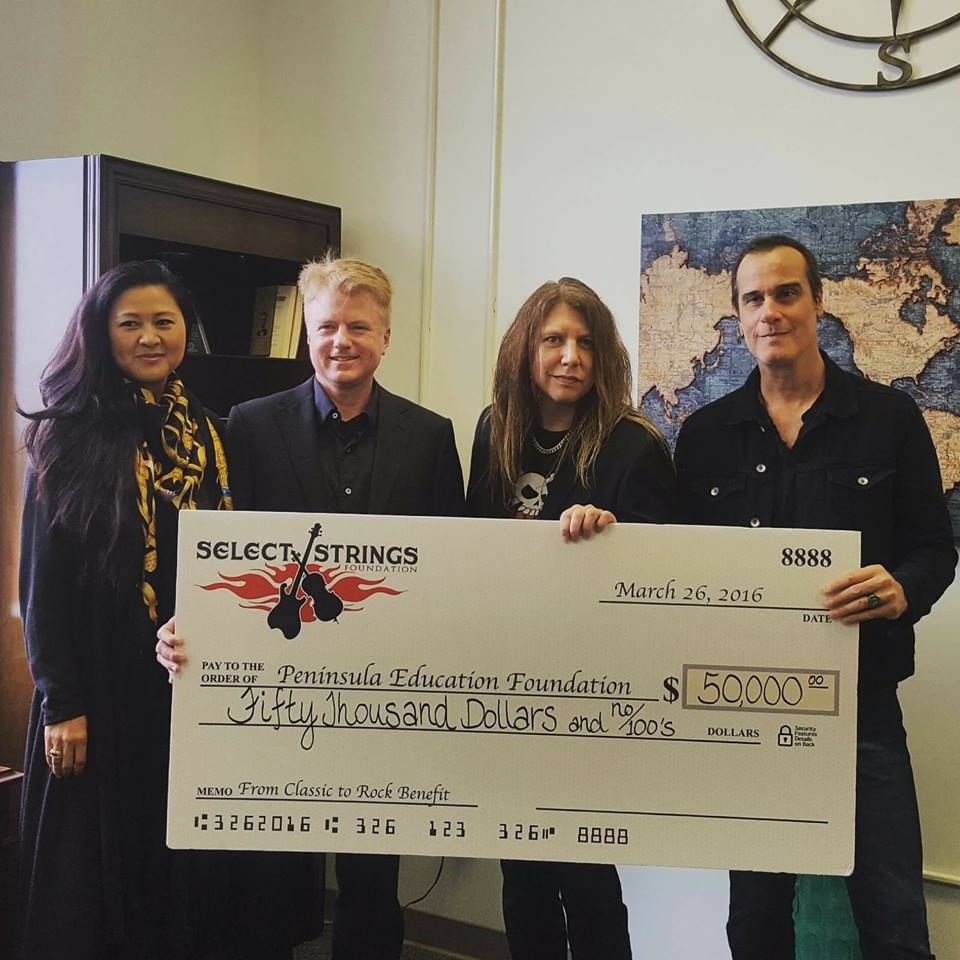 classicaltorock's tweet image. #Yutong, the late #StanSharp, Marten &amp;amp; #RobertDeLeo (#StoneTemplePilots, #STP) presenting a check to the #PeninsulaEducationFoundation in 2016.
#FromClassicalToRock #FC2R #palosverdes
#charity #concert #benefit #nonprofit #giveback #thinkbig #dreambig #success #musiceducation