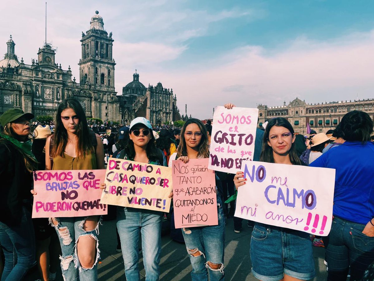 ELLEMexico's tweet photo. Hoy fue un día histórico, hoy marchamos en contra de la violencia que vivimos en México por el simple hecho de ser mujeres. Así se vivi�� la #Marcha8M en la CDMX, con mucha fuerza y valentía porque "somos el grito de las que ya no están" #8M #ELLEesEllas https://t.co/2EmzUP2ij6