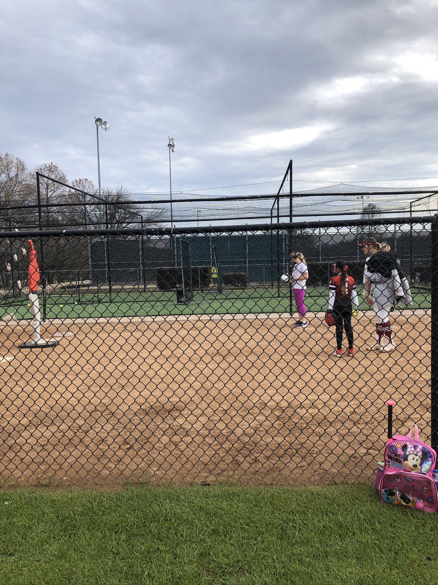 TWUSoftball's tweet photo. Pioneer Pride is showing up selflessly and with overwhelming joy during today’s youth clinic, even after a tough day! This team changed the lives of 33 youth today and it showed! https://t.co/J2xRRyQBO0