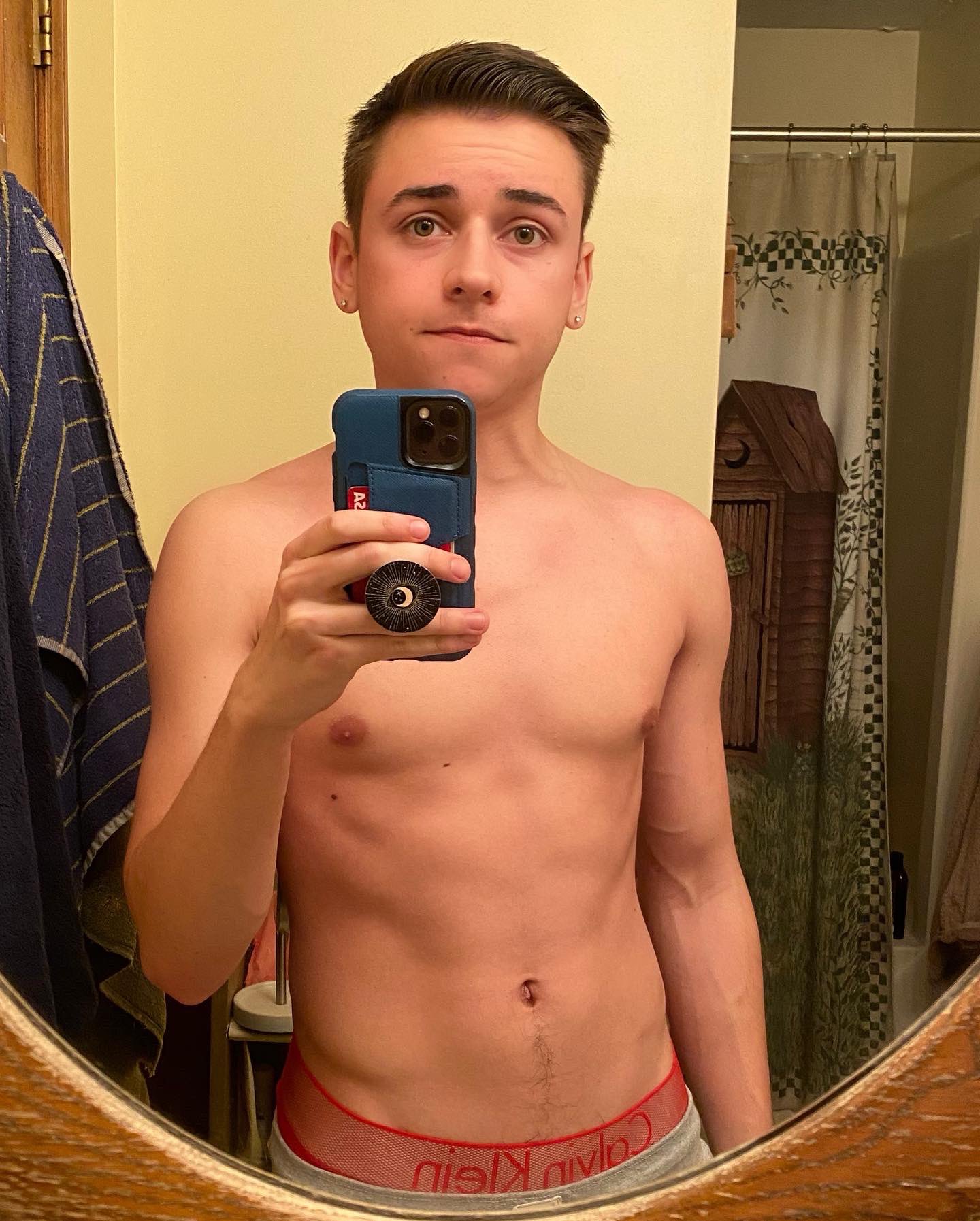 stanchrisss on Twitter: "1 or 2 https://t.co/vHx3EvQT57" / Twitter