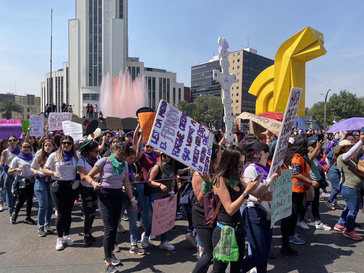 Ya veremos quiénes se fijan y reportan solo las pintas y los desmanes, y quiénes se atreven a contar la historia completa, fascinante, diversa y compleja que vivimos hoy.

#8M