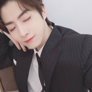 Xion’s superior hairstyle[A thread brought to you by your local forehead enthusiast]  #ONEUS  #XION
