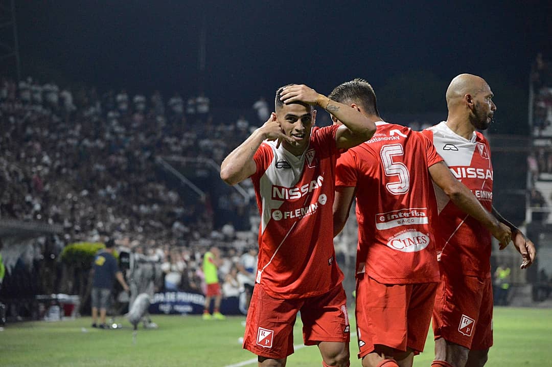 Schelottista's tweet photo. Siempre que jugó contra Olimpia destrozo a la defensa, hoy no fue excepción que terrible jugador #MarcelitoGonzalez #Hormi https://t.co/mq07w0iqu9