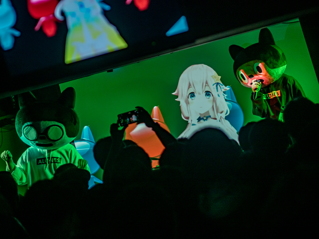 vtuber0's tweet photo. USAGI Production主宰イベント、DJデビューの”友人A”や”ミディ with 瀬戸美夜子”ら出演の『VirtuaREAL.XX -Spin Night-』オフィシャルレポート https://t.co/kBgH2MYpQb
#VRXX https://t.co/8RQTFXpFgX