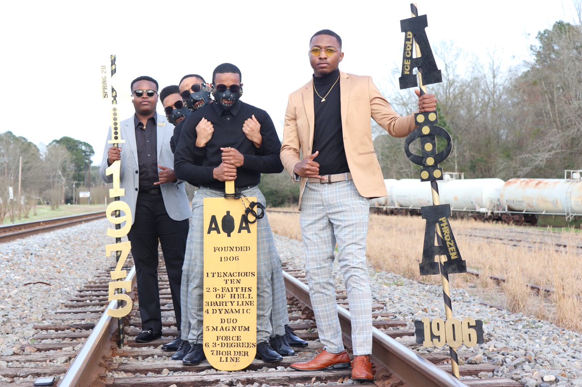 _dreburton2's tweet photo. Prophyte Szn is that you?? So proud of my boys mane! Welcome to the Brotherhood!🦍❄️ #AlphaArkansas #APhiA #LongLiveKI https://t.co/CQUplxux4P