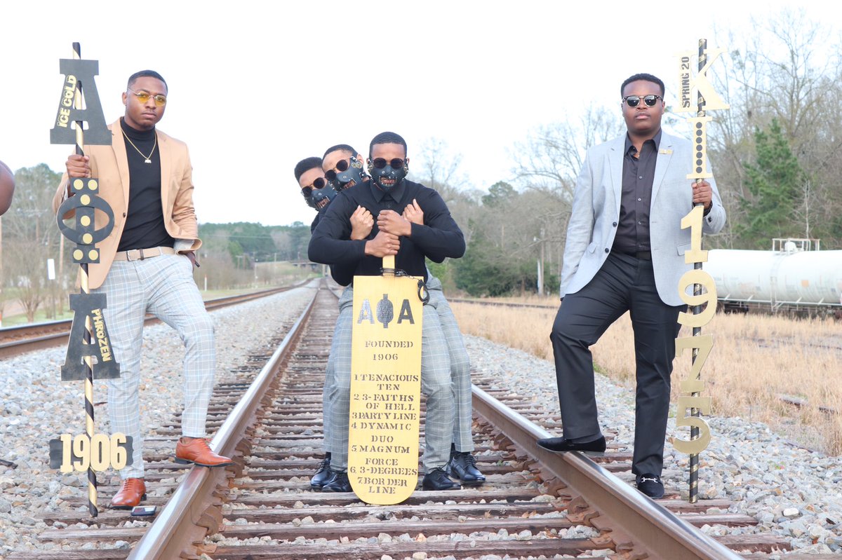 _dreburton2's tweet photo. Prophyte Szn is that you?? So proud of my boys mane! Welcome to the Brotherhood!🦍❄️ #AlphaArkansas #APhiA #LongLiveKI https://t.co/CQUplxux4P