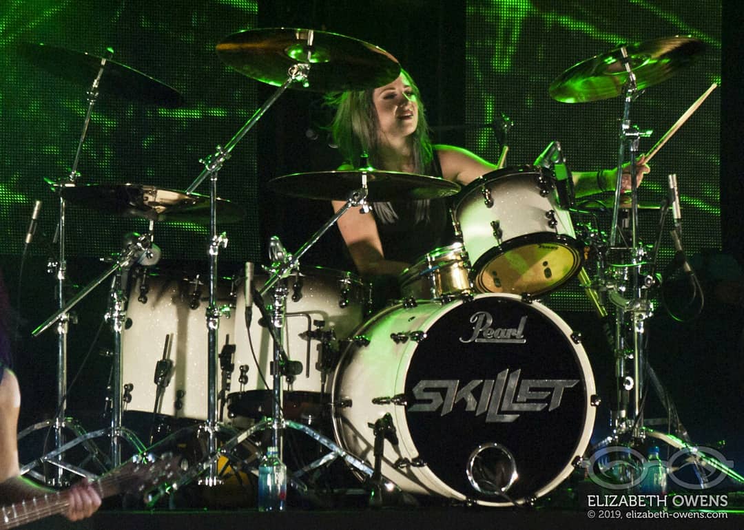 ElizabethAOwens's tweet photo. Happy almost-belated #InternationalWomensDay to all of the lovely ladies that I had the pleasure of covering for @Concert_Crap last year!
Featuring: @skilletmusic's @koreycooper & @JenLedger; @tiffanyyoung, #EllenKim, #EileenHarman; & @Protomen's #GamblerKirkdouglas https://t.co/MV9KNE8Wu2
