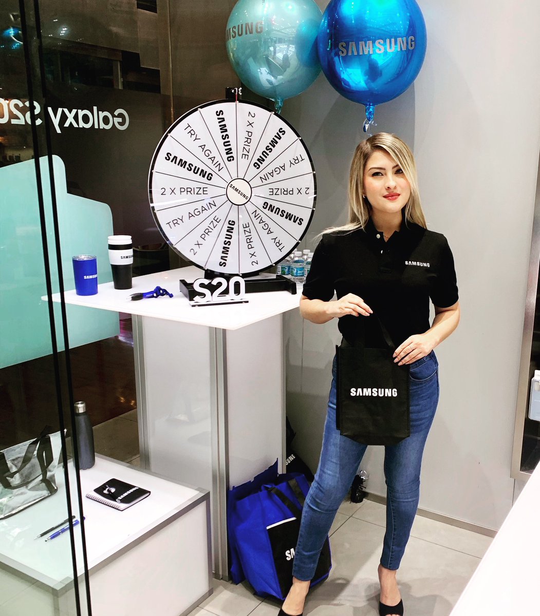 MIAFusionAgency's tweet photo. Greeting customers, creating a buzz and giving away cool merchandising at the Sawgrass and Dolphin @SamsungMobileUS stores all weekend long! Our Brand Ambassadors delivered ✅ 
#miamifusionagency #staffing https://t.co/hr07iWw4qB
