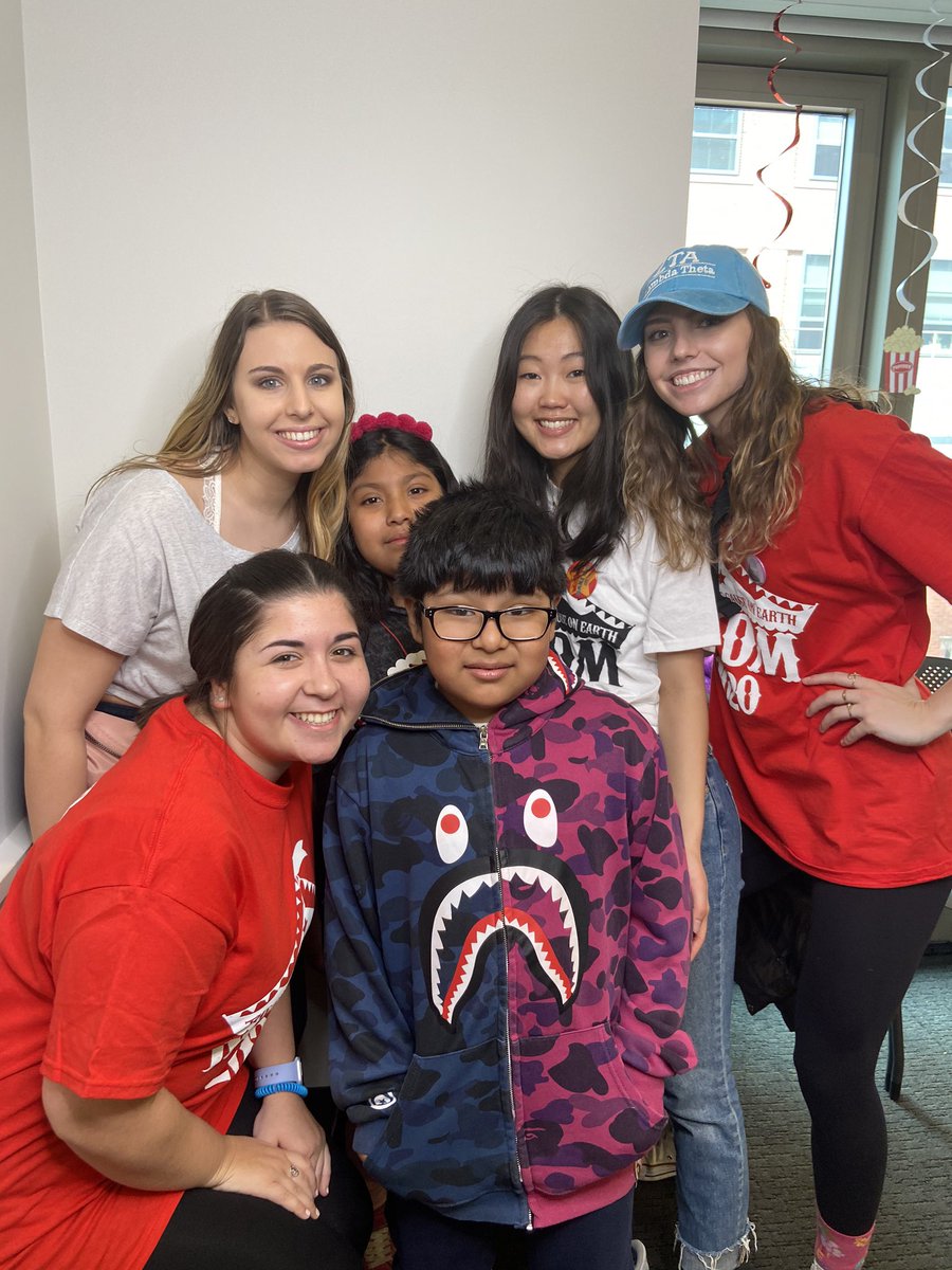 NYUZTA's tweet photo. We had an AMAZING day at NYDM! Thanks to everyone who donated 💛❤️🥰 @NYDMnyu @BePositiveFdn https://t.co/sMwkkNwvBR