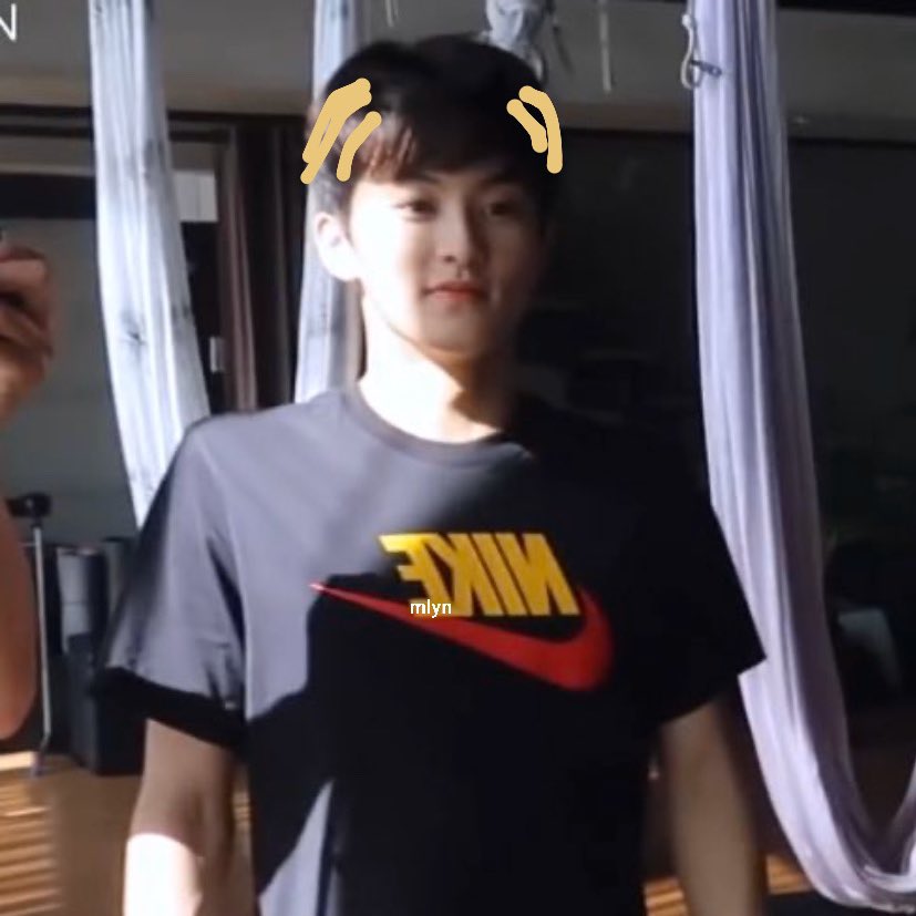 น้องคนนี้เหมือนมาร์คจริงๆ แอ่นอก