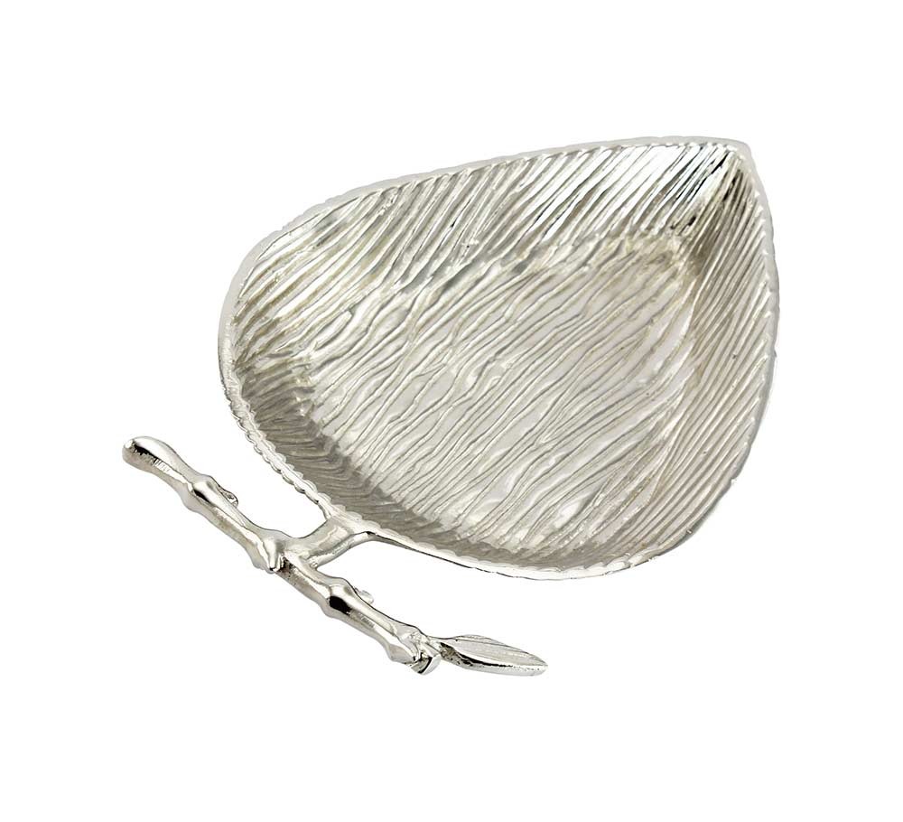 decorifylife's tweet photo. Complete your crockery and #ServeWare collection with this leaf #ServingBowl. 🍂

Ideal for serving snacks and desserts, it is a must have #DiningDecor item.

Get yours now 👇
https://t.co/UNWYrEdbRb 

#KitechenWare #KitechenDecor #DiningTable #DinnerTable #DecorifyLife 🍃 https://t.co/sJWJpk7Hih