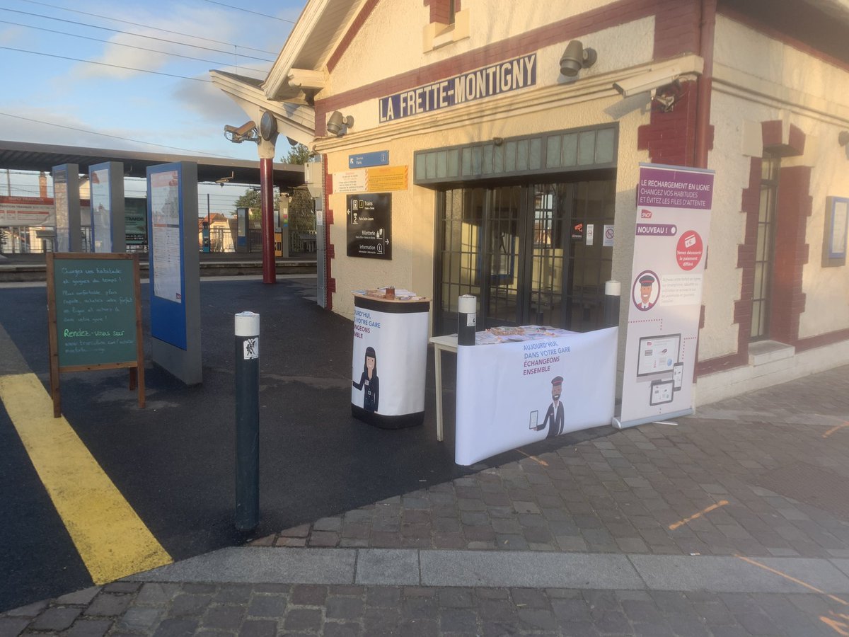 Matt_Moii's tweet photo. @LIGNEJ_SNCF Afin de permettre à nos clients de rester connectés à leur ligne J via l’appli Sncf, les réseaux sociaux, le Panel... nous organisons plusieurs stand d’information tout au long de la semaine sur le secteur de Conflans Ste Honorine. Ce matin rdv en gare de la Frette. https://t.co/HMUijDR0Np