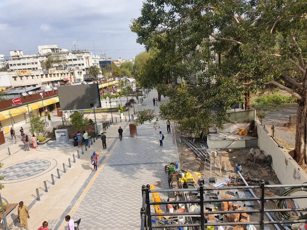 c_aashish's tweet image. World is afraid of #coronavirus. Global markets are tanking.

Meanwhile in Indore, focus on the most important stuff - making street food experience even better. 56 Dukan renovated in 56 days, making it a walking plaza.