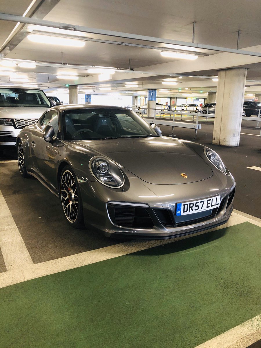 Porsche911UK's tweet image. A good choice by this #991GTS owner to polish his Turbo Centre lick wheels, brings out more style than in OEM black 👍🏻