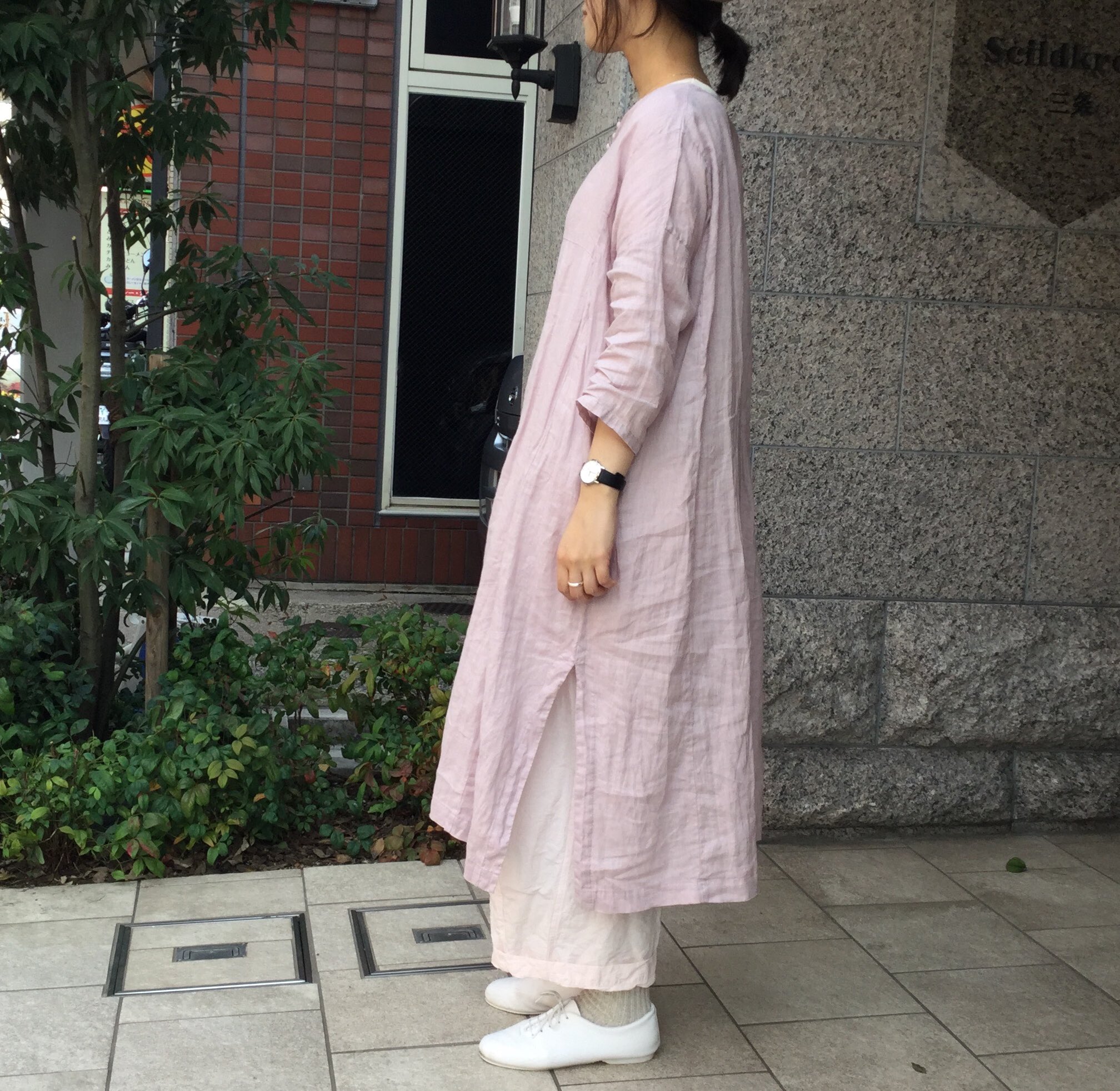 Nest Robe Kyoto New Arrivals Look Book掲載のワンピースが入荷しました サイドには深めのスリット入りで ワイドパンツとのコーディネートがおすすめです リネンワイドクルタワンピース Tax Color Pink Navy Nestrobe