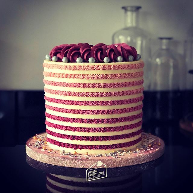LondonCakery's tweet photo. Happy birthday to one of my favourites! #buttercreamcake #burgundy #ombre #cake #buttercreampiping #birthday #bake #london #londoncakes #londoncakery #ruislip #smallbusiness #cakebusiness #pretty #sweet #dessert #cakesofinstagram #instacake https://t.co/3DRPWtyRxa https://t.co/204bQqBzda