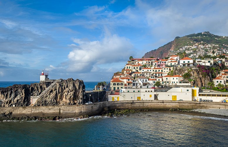 Been to the #beautiful Portuguese island of #Madeira, surrounded by black basalt beaches, flower parades and awash with vibrant and fresh colour? Discover it through a native's eyes, thanks to Ana :) <a href="/Faded_Spring/">ana</a> travelinspires.org/the-ana-de-jes…