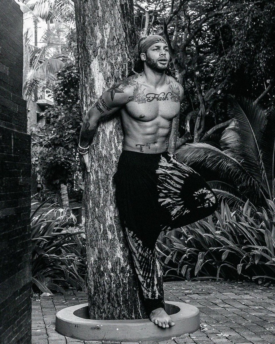 Flashmanwadee's tweet photo. Hug my tree, ya mother tree huggers ❤️ https://t.co/mipbk3p1U3