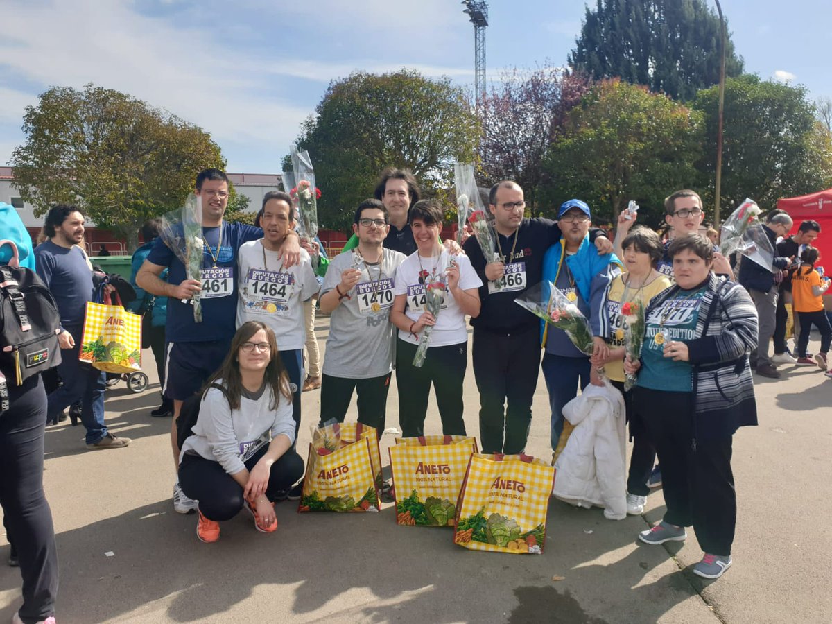Aspodemi's tweet photo. 🍀🏃♀️ Los usuarios de #ASPODEMI participaron el pasado domingo en el #Cross del CEIP Príncipe De España, acompañados de los niños de 6º de primaria.
¡Enhorabuena a tod@s!
#GrupoASPANIAS #Plenainclusión #MirandadeEbro https://t.co/KxHRha8at7