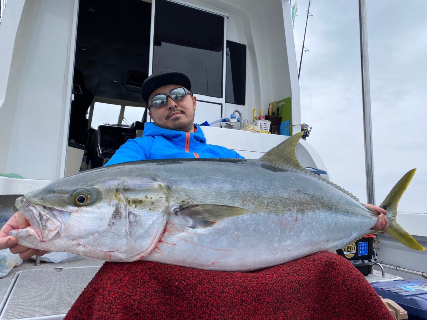 中村豪 今日から宗像市神湊港のワイズさんにてヒラマサ ブリのキャスティング ジギング釣行初日です 高根よしよしさんがこの日の 最大魚19kgのヒラマサをげっと なぜよしよしかと言うと あまりに似てたから 笑 玄界灘ワイズ釣行 初日編あっぷっぷ 中村豪 今日から宗像市神湊港のワイズさんにてヒラマサ ブリのキャスティング ジギング釣行初日です 高根よしよしさんがこの日の 最大魚19kgのヒラマサをげっと なぜよしよしかと言うと あまりに似てたから 笑 玄界灘ワイズ釣行 初日編あっぷっぷ