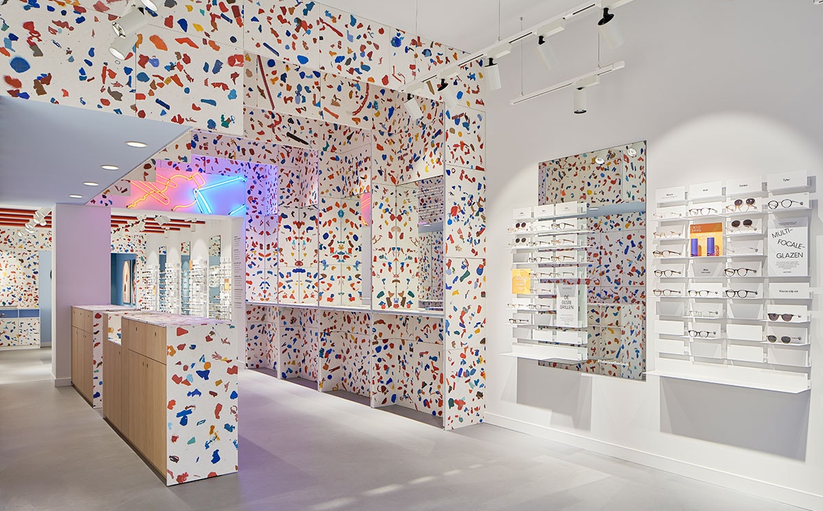 bit.ly/2TTf44o
Shops that make use of #recycledmaterial remain uncommon, but more #retailers are looking at what’s possible and some are acting upon this. And one of the latest is <a href="/AceAndTate/">Ace & Tate</a>. #Antwerp
#mindus #mindmag