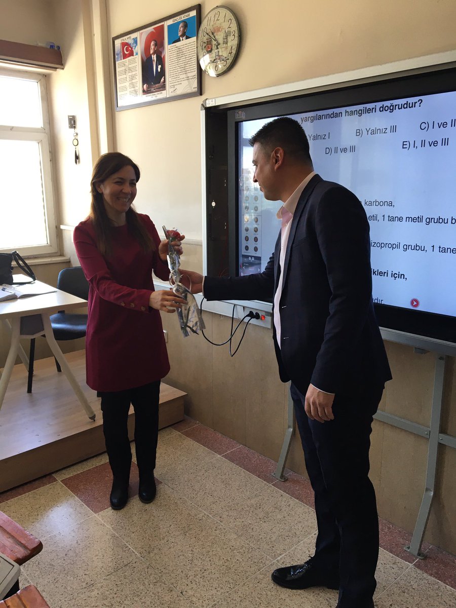 Okul Müdürümüz Murat ERDOĞAN okulumuzda görev yapmakta olan bayan öğretmenlerimizin 8 Mart Dünya Kadınlar Gününü kutladı. 💐 💐 <a href="/ziyaselcuk/">Ziya Selçuk</a> @alifuatatik <a href="/dnzdp1979/">Deniz Edip</a> <a href="/mem_siirt/">Siirt İl Millî Eğitim Müdürlüğü</a> <a href="/osman_oren/">Osman Ören</a> <a href="/tcmeb/">Millî Eğitim Bakanlığı</a>