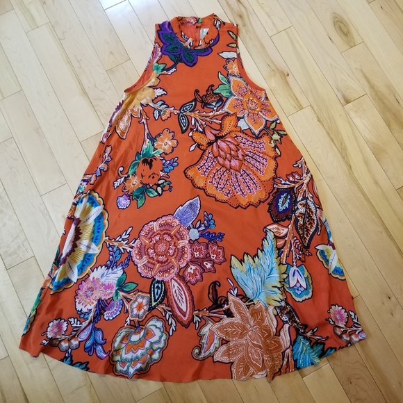 courtw12's tweet photo. So good I had to share! Check out all the items I'm loving on @Poshmarkapp #poshmark #fashion #style #shopmycloset #anthropologie: https://t.co/XJxA3CWUrf https://t.co/fCDY6VcTqL