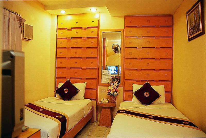 Best affordable hotel in #bangkok! Message us now! <a href="/SamsLodge19/">Sam's Lodge</a>  book now at samslodge.com 😀
.
.
#bestbudgethotel #wheretostay #amazingthailand #amazingbangkok #songkran